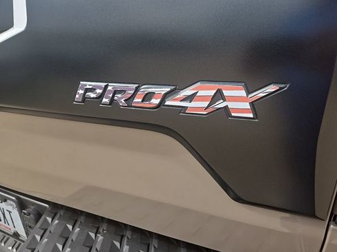 Used 2021 Nissan Titan PRO-4X w/ Pro-4x Convenience Package image 17