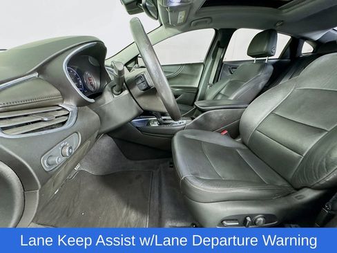 Used 2019 Chevrolet Malibu Hybrid w/ Leather Package image 28