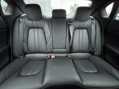 Used 2022 Maserati Quattroporte Modena RWD image 35