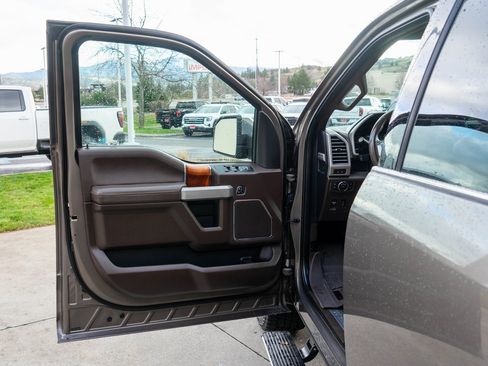 Used 2018 Ford F150 King Ranch w/ Equipment Group 601A Luxury image 17