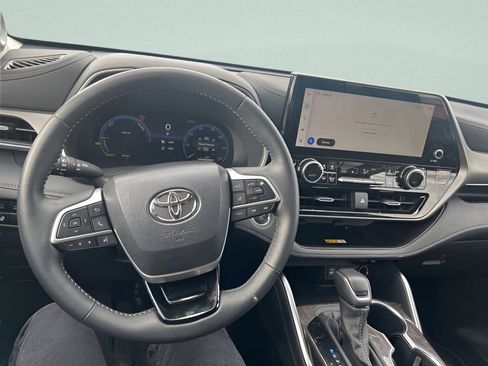 Used 2025 Toyota Highlander Limited image 28