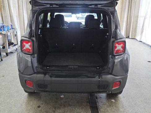 Used 2022 Jeep Renegade Altitude AWD/4WD image 11