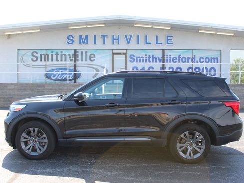 Used 2023 Ford Explorer XLT w/ Equipment Group 202A AWD/4WD image 3