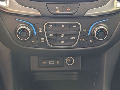 Used 2023 Chevrolet Equinox LT AWD/4WD image 42