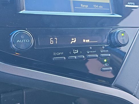 Used 2019 Toyota Camry SE image 19