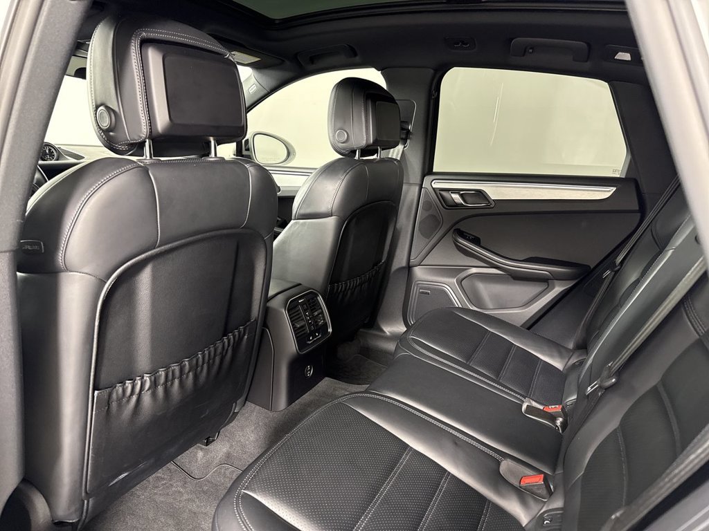 Certified 2024 Porsche Macan w/ Premium Plus Package AWD/4WD image 25