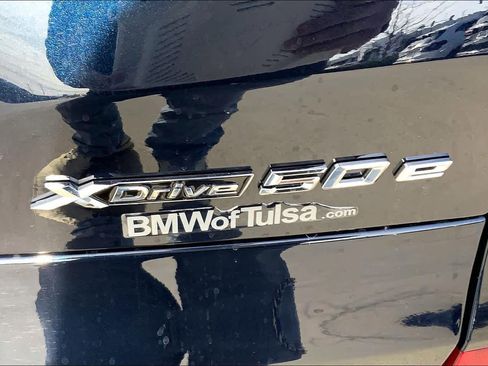 Used 2025 BMW X5 xDrive50e w/ M Sport Package image 11