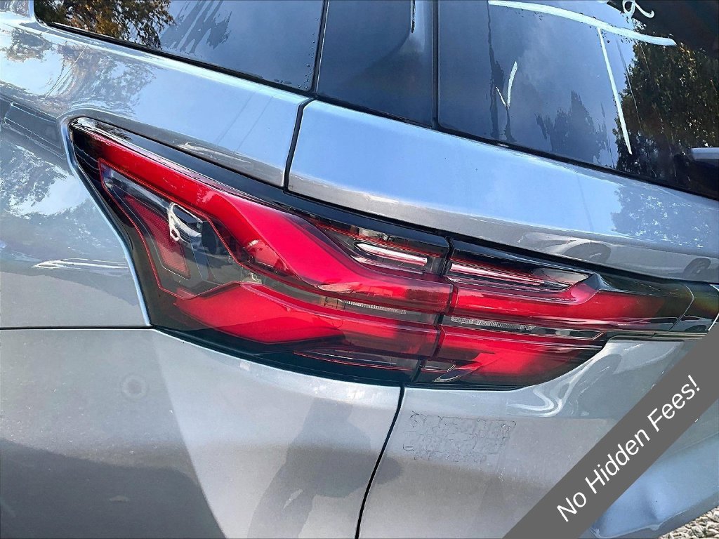 Used 2023 Chevrolet Traverse LS w/ Safety Package FWD image 22