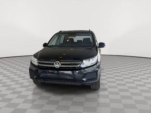 Used 2017 Volkswagen Tiguan Limited w/ Premium Package FWD image 4
