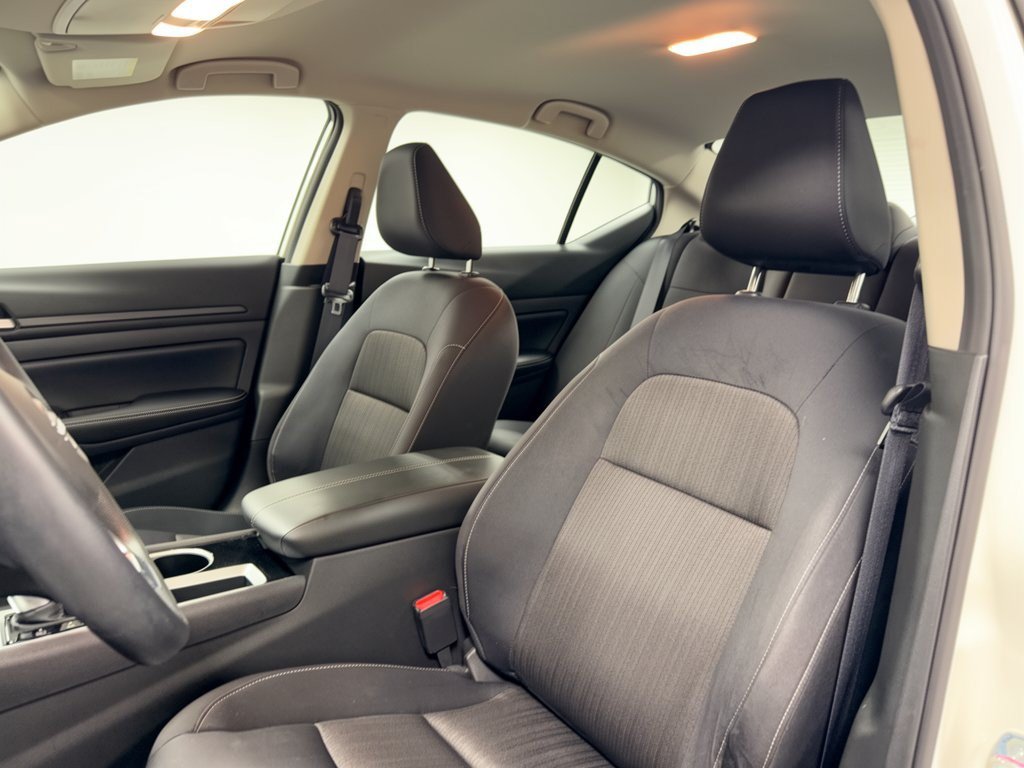 Used 2024 Nissan Altima 2.5 SV FWD image 5