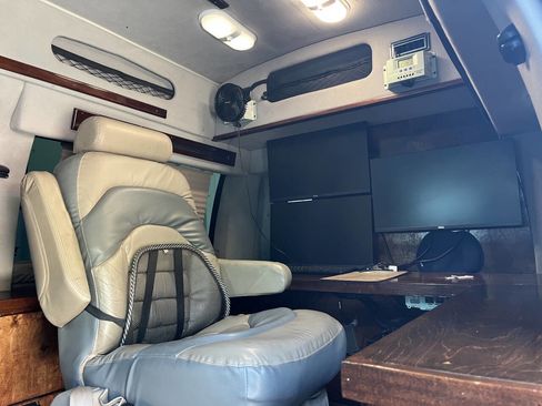 Used 2012 Chevrolet Express 1500 image 18