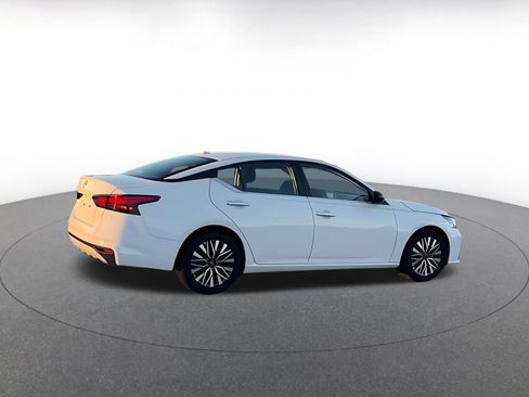 Used 2025 Nissan Altima 2.5 SV image 15