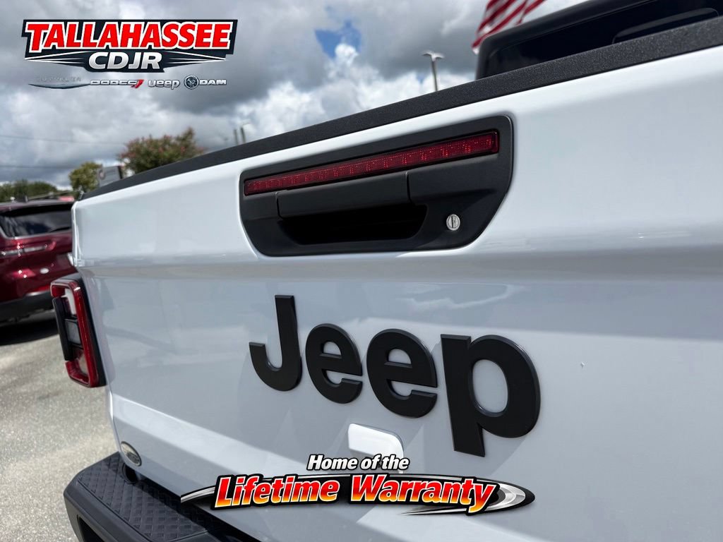 Used 2025 Jeep Gladiator Mojave AWD/4WD image 6
