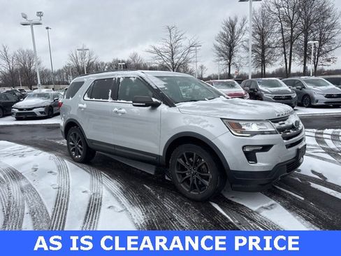 Used 2018 Ford Explorer XLT w/ Equipment Group 202A image 9