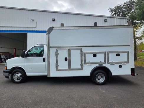 Used 2022 Chevrolet Express 3500 w/ Power Convenience Package RWD image 2