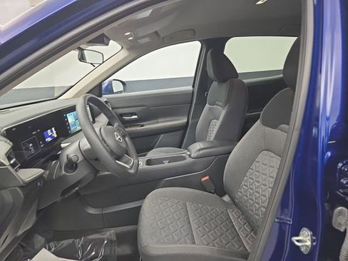 Used 2025 Nissan Kicks SV image 22