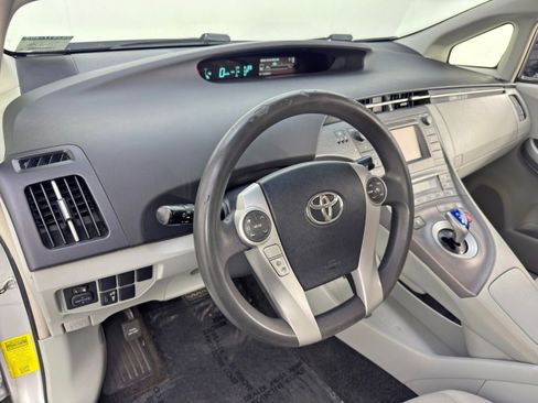 Used 2015 Toyota Prius Two image 12