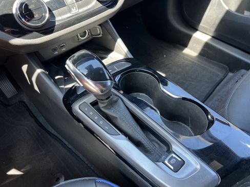 Used 2025 Buick Envista Sport Touring w/ Convenience II Package FWD image 25