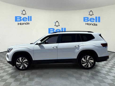 Used 2025 Volkswagen Atlas SE FWD image 2