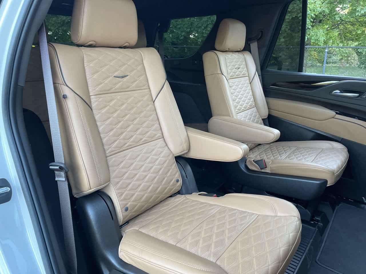 Certified 2023 Cadillac Escalade Premium Luxury w/ LPO, Floor Liner Package AWD/4WD image 15