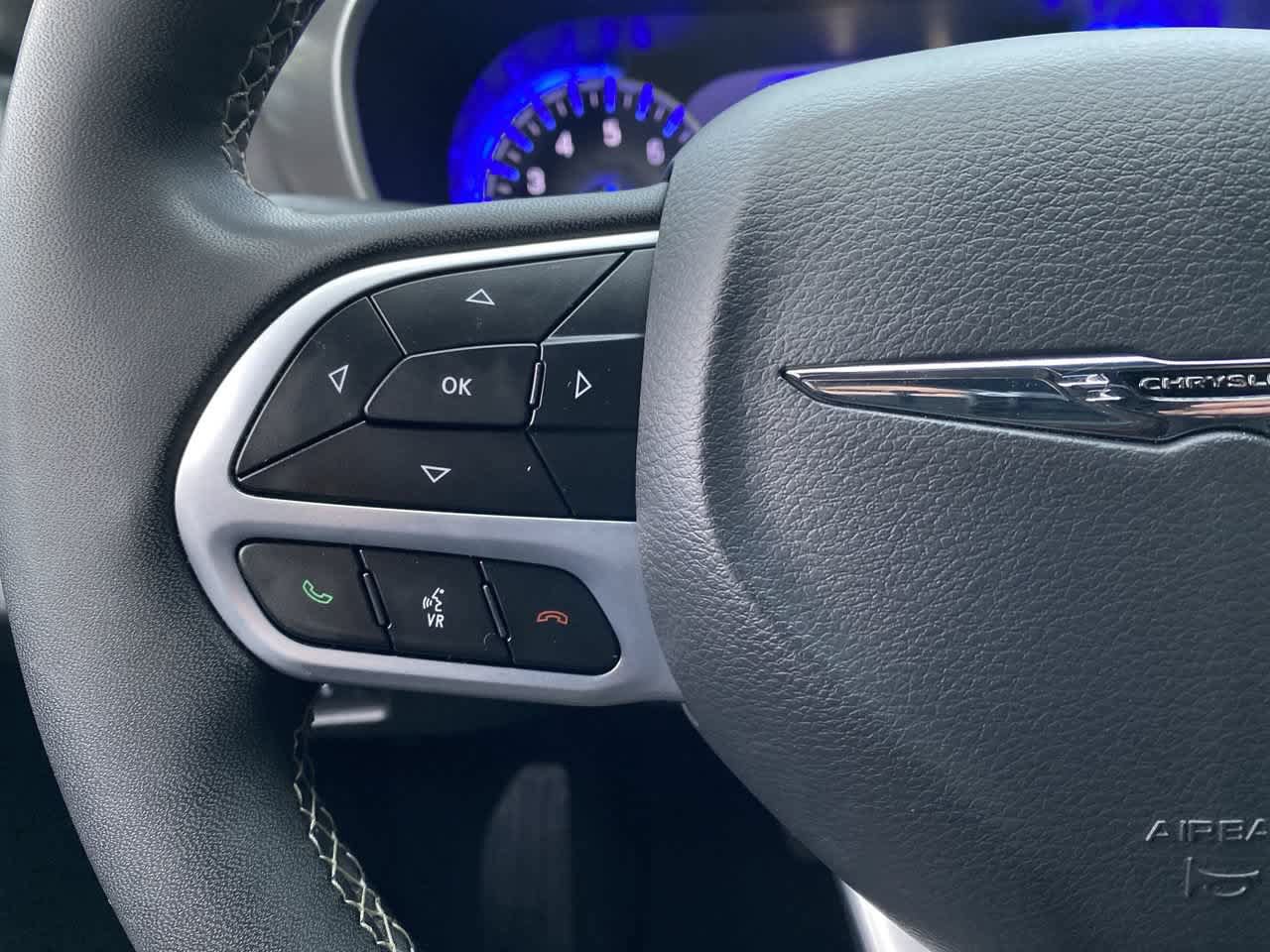 Used 2025 Chrysler Pacifica Select FWD image 20
