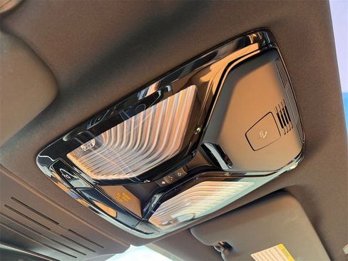 Used 2025 BMW X5 xDrive40i w/ Climate Comfort Package image 33