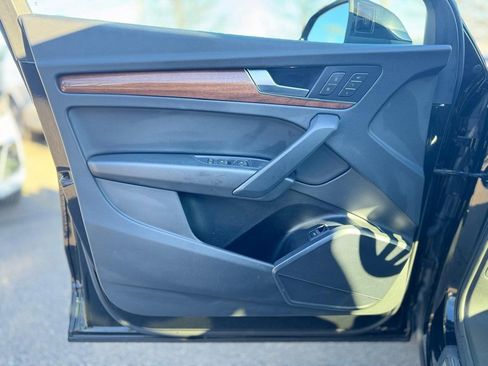 Used 2023 Audi Q5 2.0T Premium w/ Convenience Package image 12