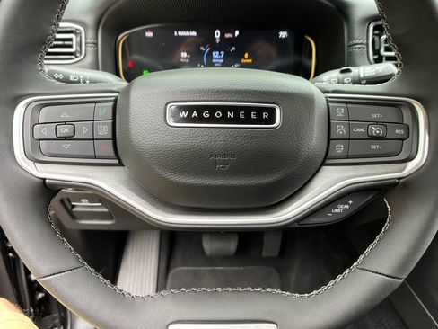 Used 2025 Jeep Wagoneer Series II w/ Premium Group I AWD/4WD image 14