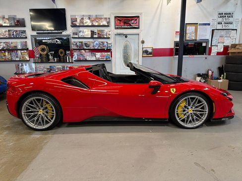 Used 2022 Ferrari SF90 Spider AWD/4WD image 4