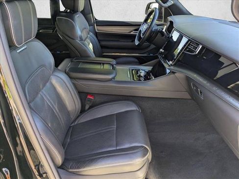 Used 2022 Jeep Grand Wagoneer Series II AWD/4WD image 26