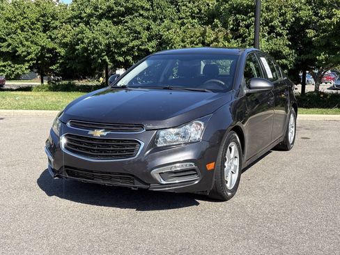 Used 2016 Chevrolet Cruze LT FWD image 3