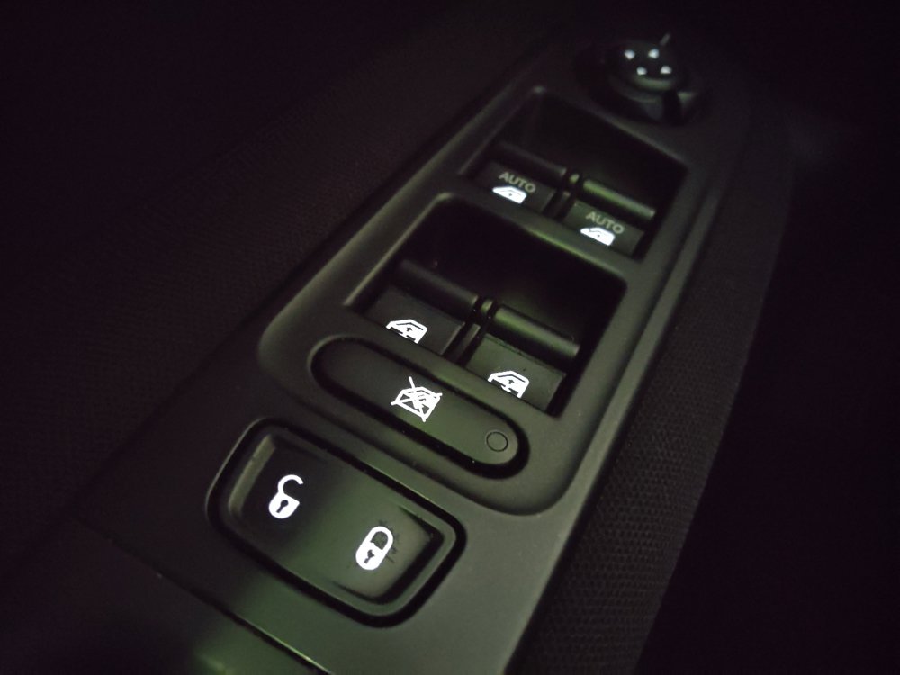 Used 2020 Jeep Renegade Latitude FWD image 27