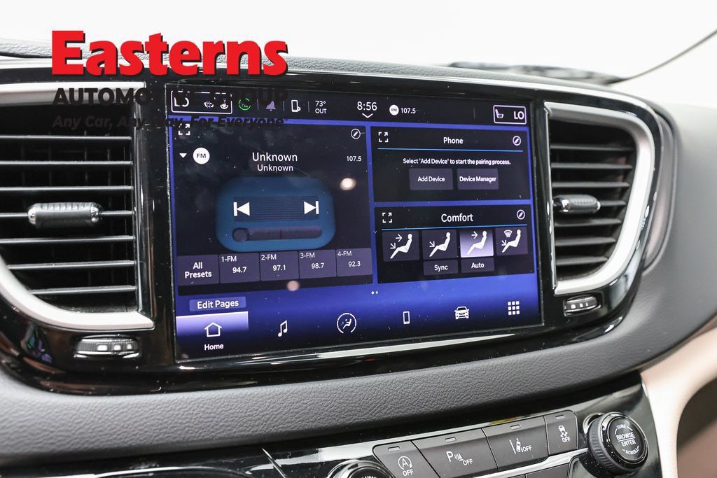 Used 2023 Chrysler Pacifica Touring-L FWD image 19