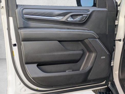 Used 2021 GMC Yukon Denali w/ Denali Premium Package image 2