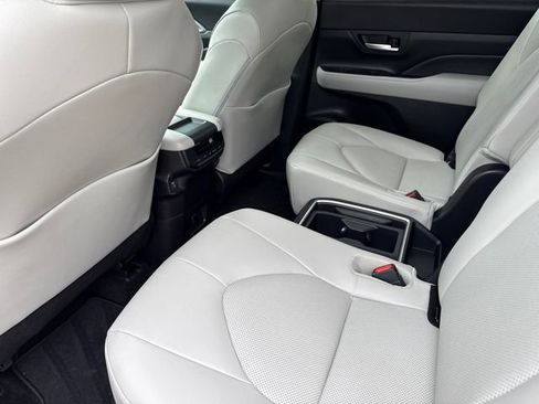 Used 2025 Toyota Grand Highlander AWD image 19