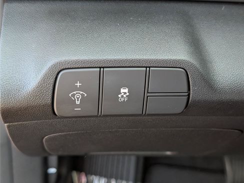Used 2025 Hyundai Elantra Limited FWD image 21