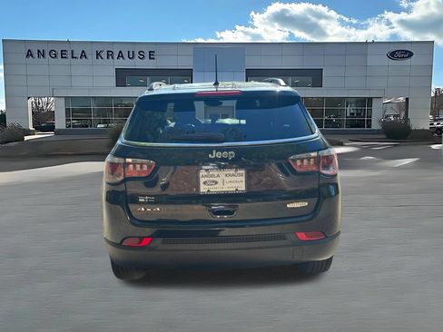 Used 2018 Jeep Compass Latitude w/ Cold Weather Group AWD/4WD image 6