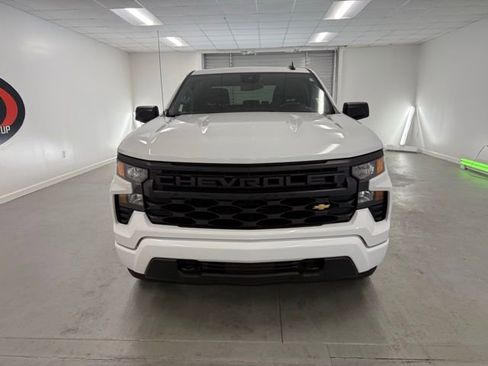 Used 2024 Chevrolet Silverado 1500 Custom image 2