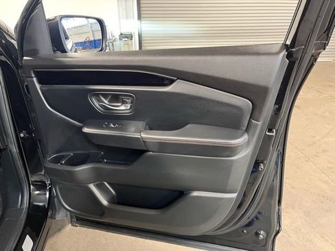 Used 2025 Honda Pilot TrailSport image 11