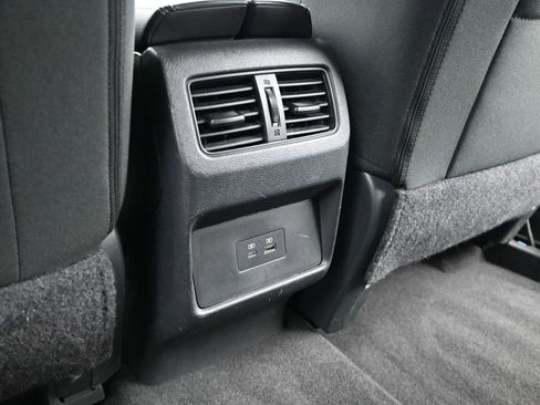 Used 2023 Nissan Rogue SV image 17