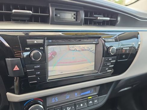 Used 2015 Toyota Corolla LE FWD image 24