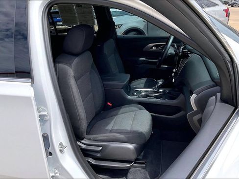 Used 2023 Chevrolet Traverse LT FWD image 7