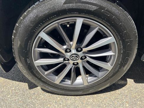 Used 2017 Toyota Highlander XLE w/ Protection Package #3 AWD/4WD image 8