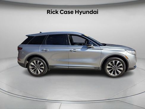 Used 2022 Lincoln Corsair Reserve w/ Equipment Group 201A image 4