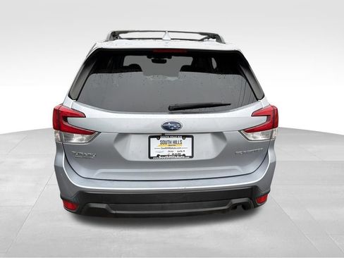 Used 2021 Subaru Forester Premium image 7