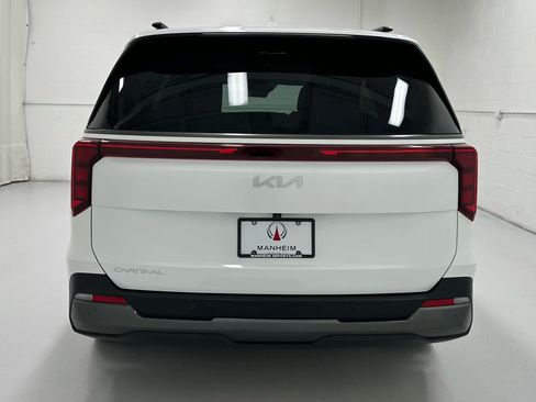 Used 2025 Kia Carnival SX FWD image 7
