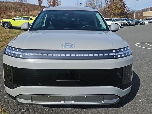 New 2026 Hyundai Ioniq 9 SE image 2