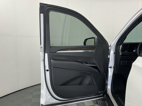 Used 2025 Cadillac Escalade Sport Platinum w/ LPO, ONYX Package AWD/4WD image 19