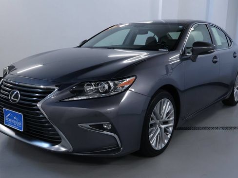 Used 2016 Lexus ES 350 w/ Navigation System Package FWD image 3