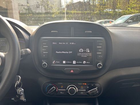 Used 2025 Kia Soul LX w/ LX Technology Package image 18